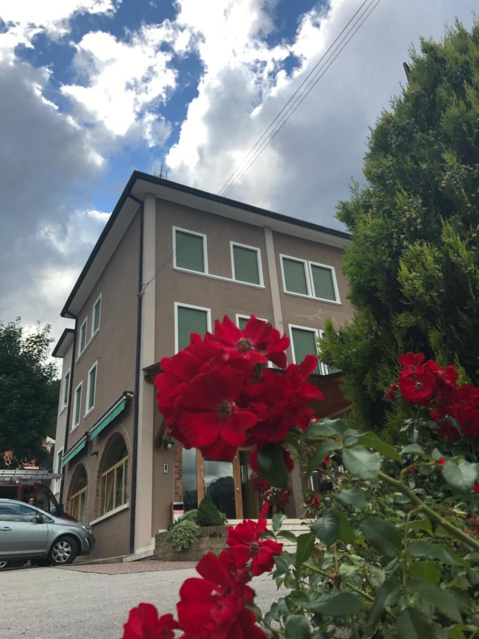Carla Failela Hotel Valli del Pasubio Exterior photo